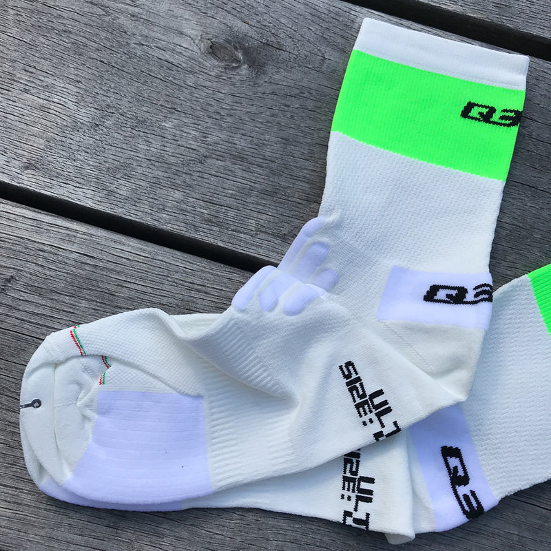 Q36.5 Ultra Socken weiß mit Band in fluo green, SALE